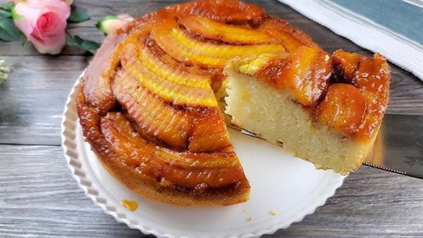 طريقة عمل كيكة العسل بحشوة الموز المكرمل