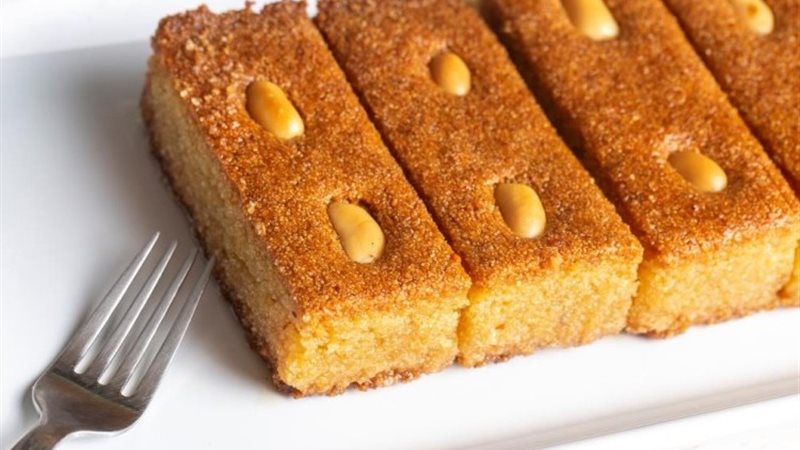 طريقة عمل البسبوسة باللوز وجوز الهند