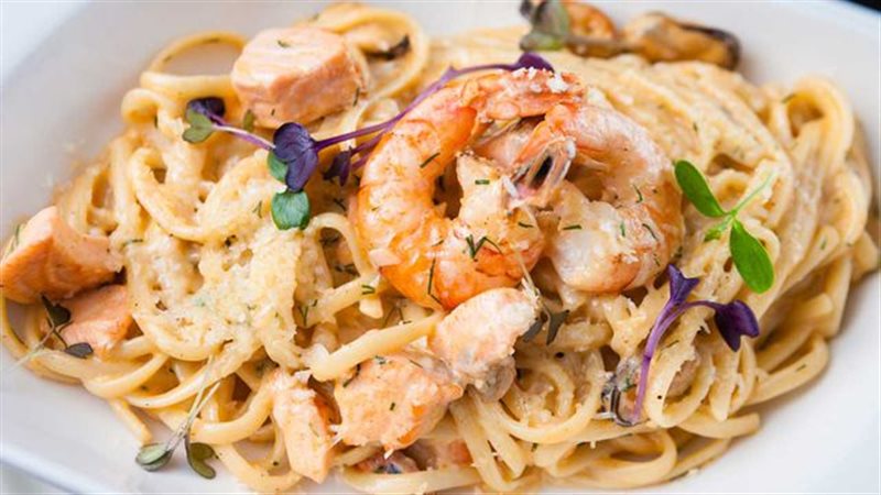 طريقة عمل مكرونة السي فود بالصوص الأبيض