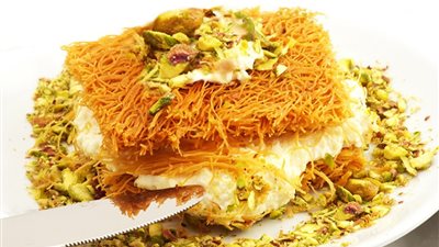 حلويات رمضانية سهلة ولذيذة .. طريقة عمل الكنافة بالقشطة