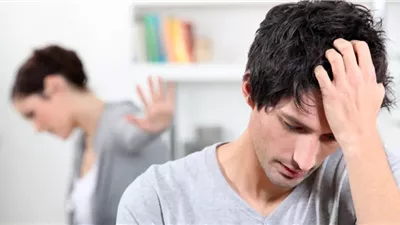 سيدة تسأل: كيف أتعامل مع زوجي الخجول في العلاقة الحميمة