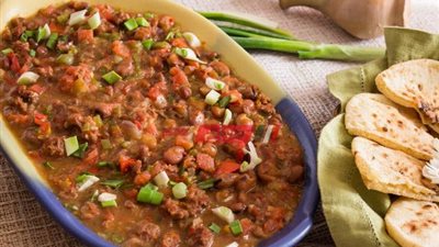  طريقة عمل الفول بالسجق الإسكندراني على مائدة سحور رمضان 2026 