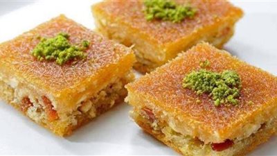 طريقة عمل الكنافة بالزبيب وجوز الهند بخطوات بسيطة مثل المحلات 