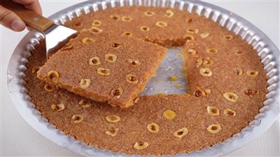   طريقة عمل البسبوسة بالمكسرات بمكونات بسيطة في المنزل  