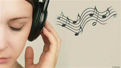  ما حكم سماع الأغاني والموسيقى في نهار رمضان؟      .. الإفتاء تُجيب