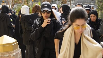 نجوم الفن يساندون ريم مصطفى في وداع والدتها