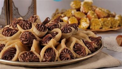 حلويات رمضان 2026 .. طريقة عمل القطايف بالنوتيلا  في مطبخك