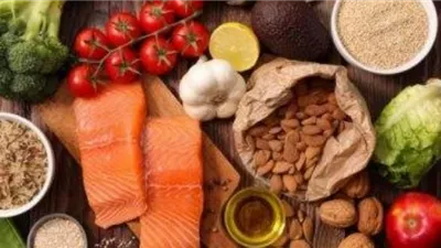 دراسة: التغذية في الأربعينيات تحمي الدماغ لسنوات طويلة