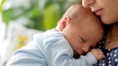 ما حكم إفطار المرأة التي تُرضع في رمضان؟.. الإفتاء تُجيب