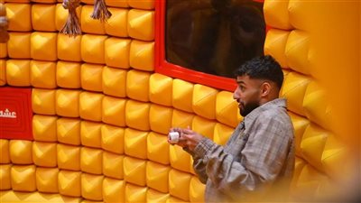 وصلة ضحك من لاعب الأهلي السعودي صالح أبو الشامات مع رامز جلال