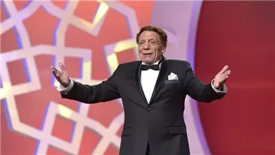 عادل إمام يظهر للكاميرا مرة أخرى.. وعمرو الليثي يكشف مفاجآت عن الزعيم