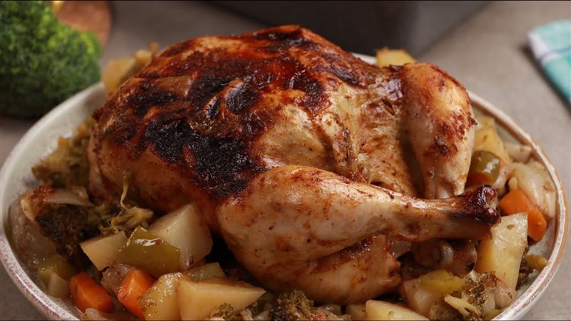 طريقة عمل الدجاج المحشي بالخضروات في الفرن