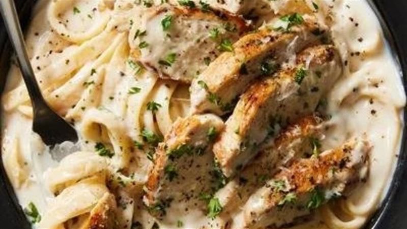 طريقة عمل مكرونة ألفريدو بالدجاج