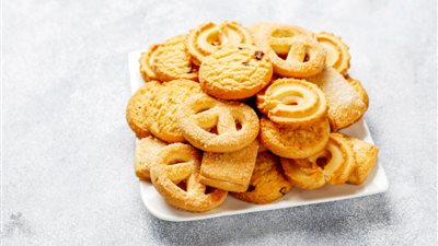 حلويات عيد الفطر .. طريقة عمل بسكويت الزبدة في المنزل 