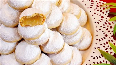 دلالات إيجابية وسعيدة.. تفسير حلم أكل الكحك في المنام