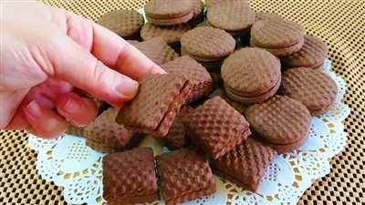 حلويات العيد .. طريقة عمل بسكويت الكاكاو بخطوات بسيطة في المنزل 