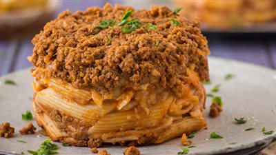 طريقة عمل  طاجن المكرونة باللحمة المفرومة على سفرة رمضان 