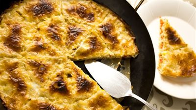 طريقة عمل فطيرة الجلاش بالسجق والجبنة على سفرة رمضان