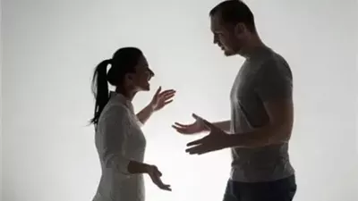 أخي يسمع و يرى أشياء غير موجودة.. ماذا أفعل؟