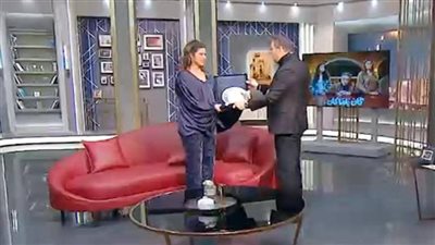 تكريم يسرا اللوزي في «واحد من الناس»… نجاح «كان يا ما كان» يترجم إلى درع التميز 