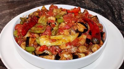 لوجبة غداء شهية .. طريقة عمل المسقعة باللحمة المفرومة