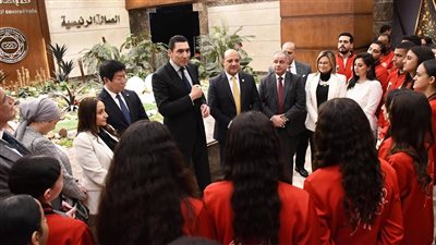 وزير الشباب والرياضة يلتقي لاعبي المنتخب القومي ويحثهم على تحقيق أفضل المراكز بالبطولة