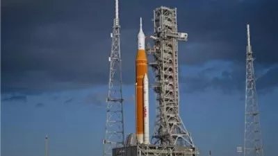 انطلاق 4 رواد فضاء نحو القمر لأول مرة منذ نصف قرن