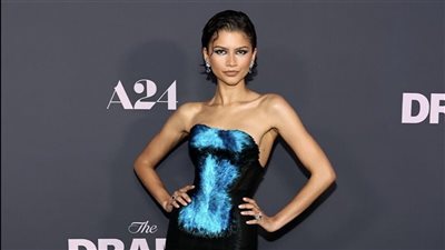 زندايا تخطف الأنظار بإطلالة “سردية” في عرض The Drama بنيويورك