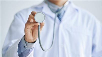 بشارة خير أم علامة شر؟  .. تفسير حلم رؤية الطبيب في المنام  