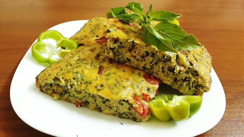 طريقة عمل عجة البيض بالخضار والموزاريلا