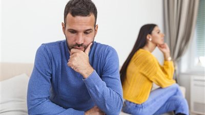 زوجي خانني مع فتاة من خارج البلاد.. ماذا أفعل؟