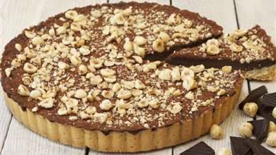 طريقة عمل تارت الشوكولاتة والبندق بخطوات سهلة مثل الجاهز