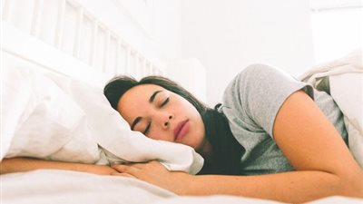 خير أم ش ؟ .. تفسير حلم السقوط على الأرض في المنام