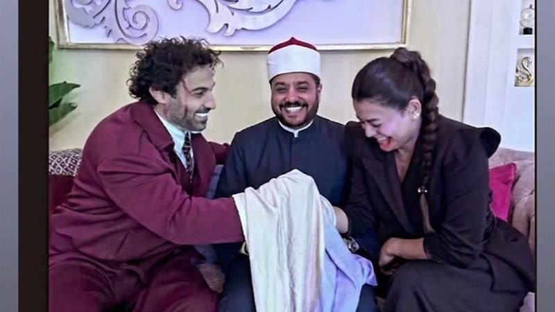 أسماء جلال مع أحمد فهمي 