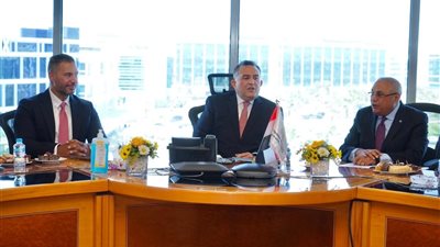 رئيس البورصة المصرية يترأس لجنة قيد 6 شركات إضافية ضمن برنامج الطروحات الحكومية