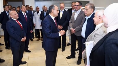 وزير الخارجية يطلق حملة للتبرع بالدم بمقر وزارة الخارجية لمستشفى ٥٧٣٥٧