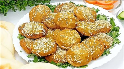 لإفطار شهى .. طريقة عمل الطعمية المحشية بالبيض المسلوق