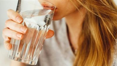 خير أم شر؟.. تفسير حلم  شرب الماء في المنام لابن سيرين