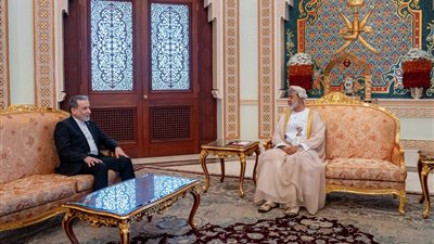 سلطان عُمان يستقبل وزير الخارجية الإيراني وعراقجي يُشيد بجهود عُمان الدبلوماسية