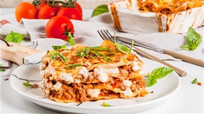 لوجبة غداء شهية .. طريقة عمل اللازانيا بالدجاج والبشاميل