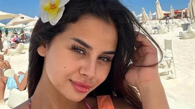 منة عرفة تثير الجدل بعد عملية تجميل الأذن.. إطلالة جديدة وانقسام بين الجمهور