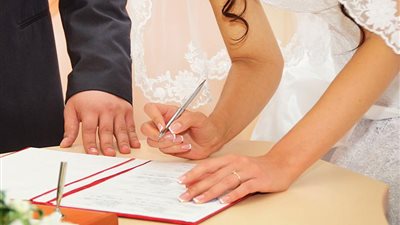  هل يجوز لزوج الأم أن يكون وكيلاً في عقد الزواج؟.. أمين الفتوي يُجيب