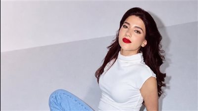 XOXO Shades.. عندما يتحول أحمر الشفاه إلى لغة تعبر عنك مع نارين بيوتي 
