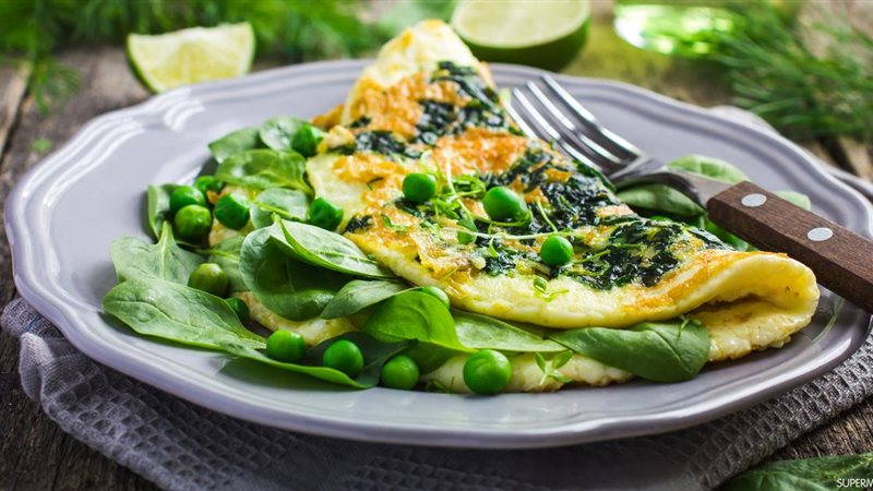 طريقة عمل  أومليت البيض  بالسبانخ والزيتون