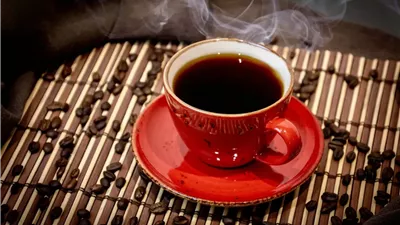 كيف يؤثر الكافيين على المعدة والقولون؟
