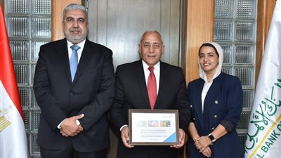 البنك الأهلي المصري يطلق لأول مرة بطاقة “ميزة” صديقة للبيئة بالتعاون مع “جي آند دي”