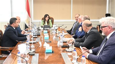 وزيرة الإسكان تبحث مع رئيس شركة 