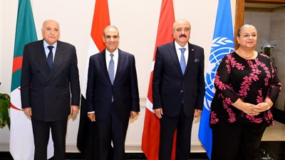 وزراء خارجية مصر والجزائر وتونس يبحثون مع مبعوثة الأمم المتحدة إلى ليبيا دعم التسوية السياسية