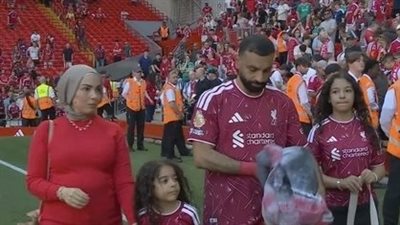ظهور محمد صلاح وزوجته في ليلة وداع ليفربول يشعل التكهنات.. والجمهور يتساءل عن حقيقة حمل ماجي صادق
