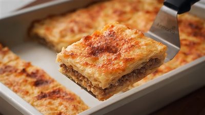  لعزومات عيد الأضحي .. طريقة عمل صينية الرقاق باللحمة المفرومة 